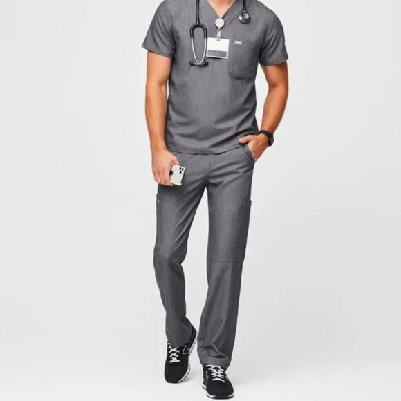 Figs Men’s Leon Three-Pocket Scrub Top Charcoal Heather Gray V-Neck Scrub Shirt - Picture 4 of 13